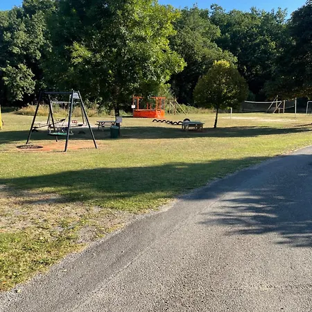 Des Bois - Piscine - Aire De Jeux - Draps * Mauroux (Lot)