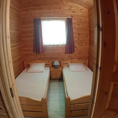 Des Bois - Piscine - Aire De Jeux - Draps *