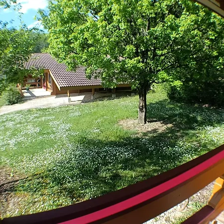 Des Bois - Piscine - Aire De Jeux - Draps *
