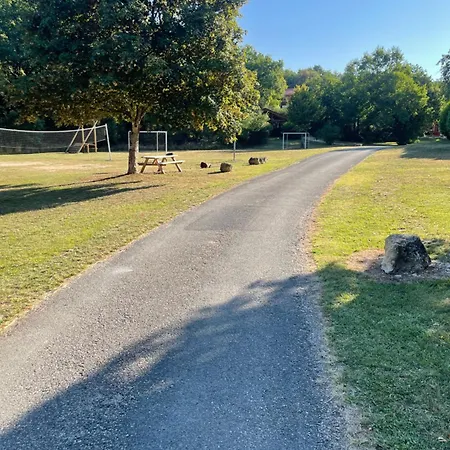 Chalet En Foret Piscine Aire De Jeux Draps Mauroux (Lot)