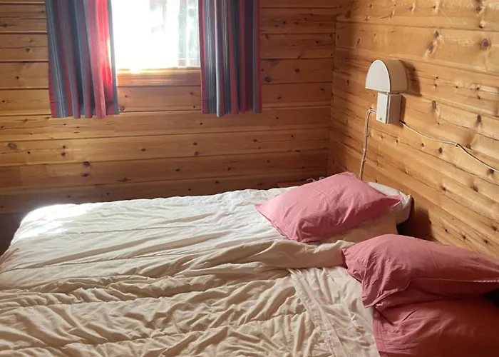 Chalet En Foret Piscine Aire De Jeux Draps *