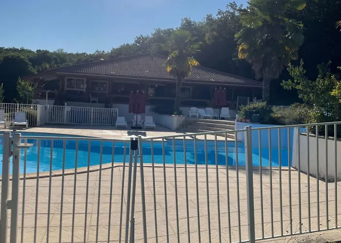 Шале Chalet En Foret Piscine Aire De Jeux Draps