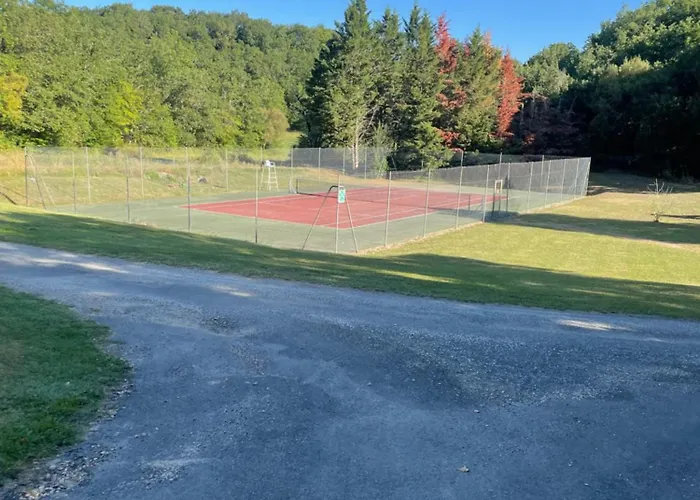 Chalet En Foret Piscine Aire De Jeux Draps Mauroux (Lot)