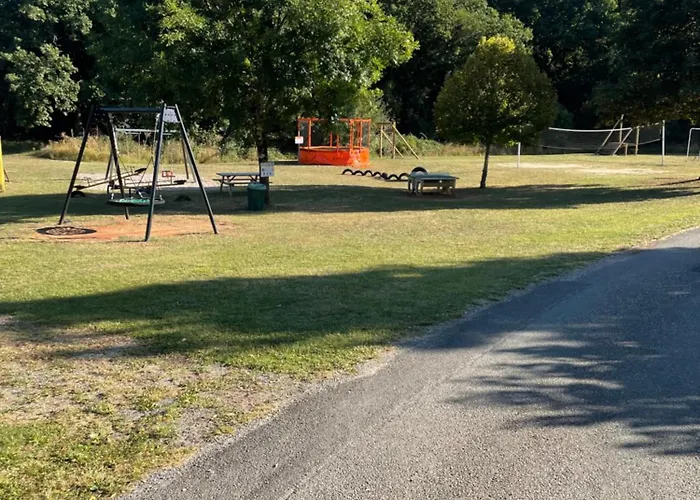 Chalet En Foret Piscine Aire De Jeux Draps * Mauroux (Lot)