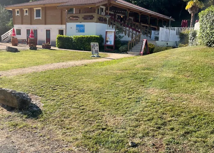 Chalet En Foret Piscine Aire De Jeux Draps